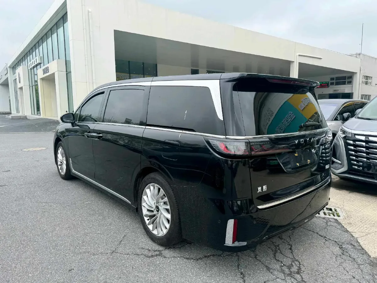 2024 Voyah Dream 1.5T 150HP L4 PHEV 43KWH,autocango,china used car exporter,china ev exporter,chinese used car exporter,chinese used ev exporter