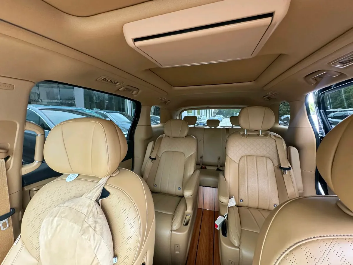 2024 Voyah Dream 1.5T 150HP L4 PHEV 43KWH,autocango,china used car exporter,china ev exporter,chinese used car exporter,chinese used ev exporter