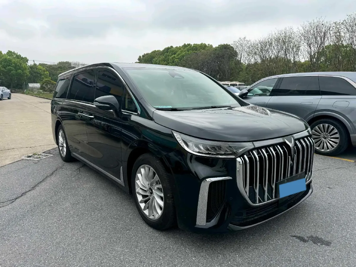 2024 Voyah Dream 1.5T 150HP L4 PHEV 43KWH,autocango,china used car exporter,china ev exporter,chinese used car exporter,chinese used ev exporter