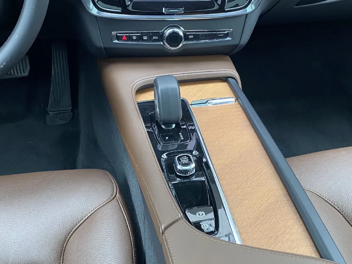 2024 Volvo S90 2.0T 250HP L4 8AT,autocango,china used car exporter,china ev exporter,chinese used car exporter,chinese used ev exporter