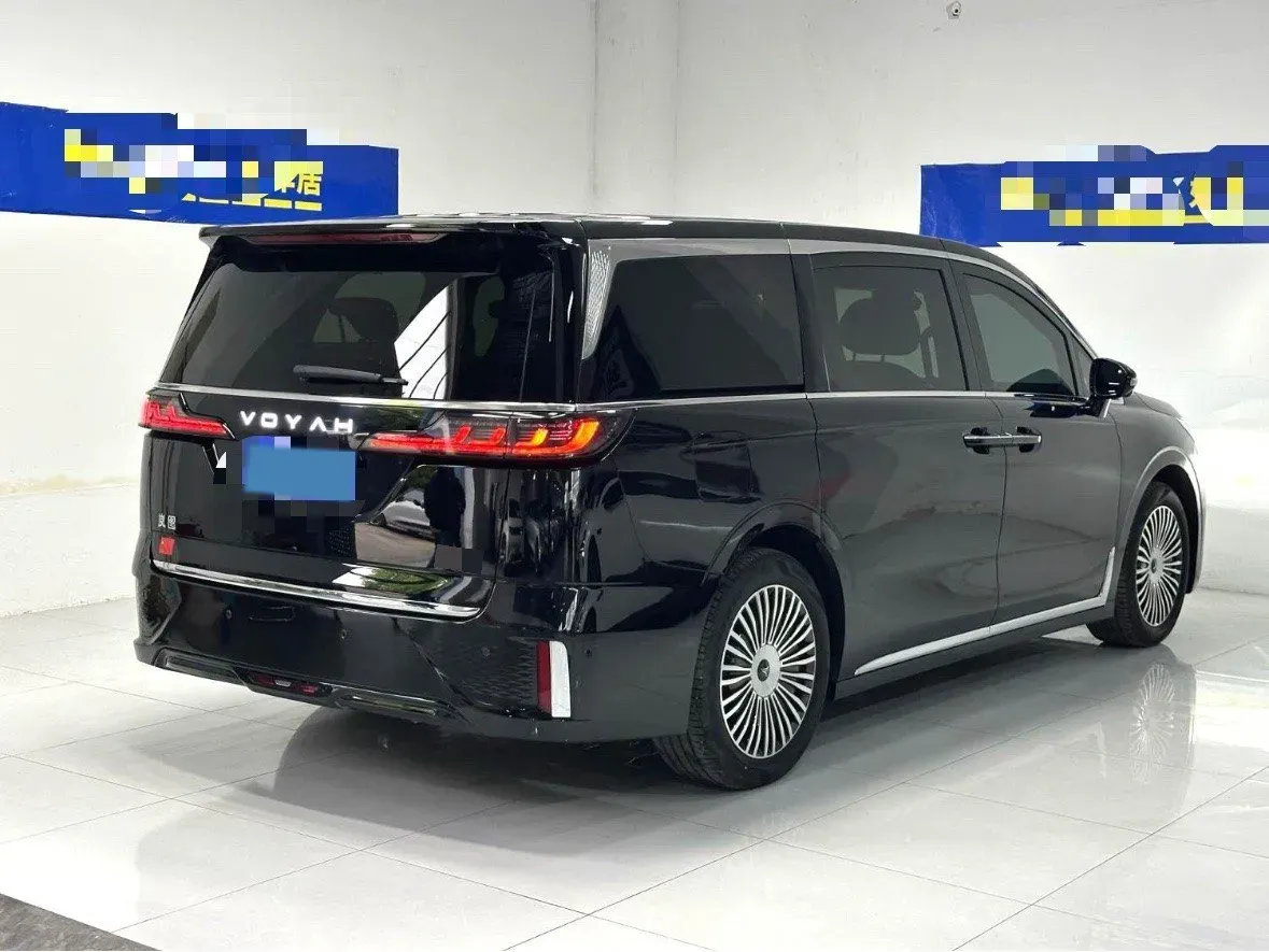 2025 Voyah Dream 1.5T 150HP L4 PHEV 41.7KWH,autocango,china used car exporter,china ev exporter,chinese used car exporter,chinese used ev exporter