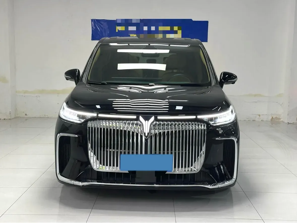 2025 Voyah Dream 1.5T 150HP L4 PHEV 41.7KWH,autocango,china used car exporter,china ev exporter,chinese used car exporter,chinese used ev exporter