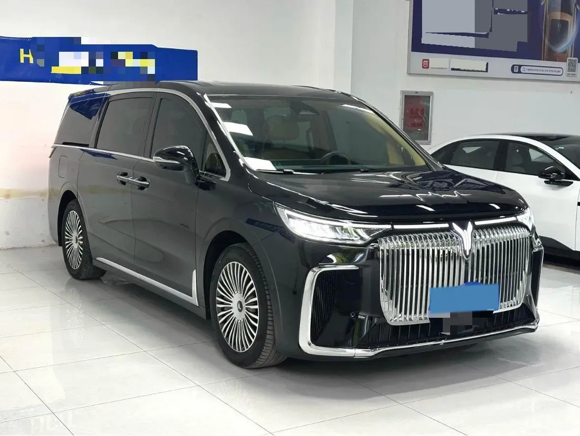 2025 Voyah Dream 1.5T 150HP L4 PHEV 41.7KWH,autocango,china used car exporter,china ev exporter,chinese used car exporter,chinese used ev exporter