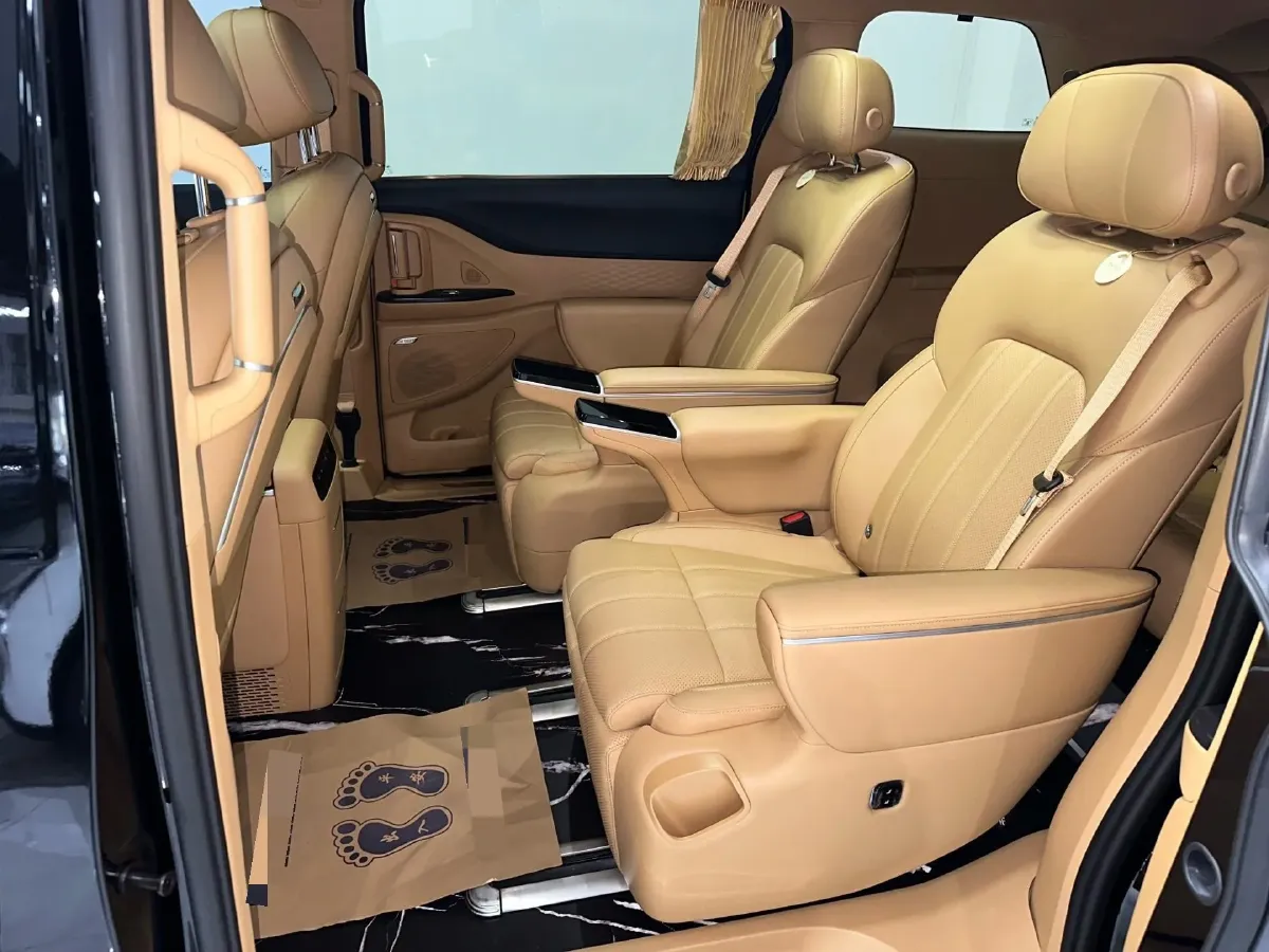 2025 Voyah Dream 1.5T 150HP L4 PHEV 41.7KWH,autocango,china used car exporter,china ev exporter,chinese used car exporter,chinese used ev exporter