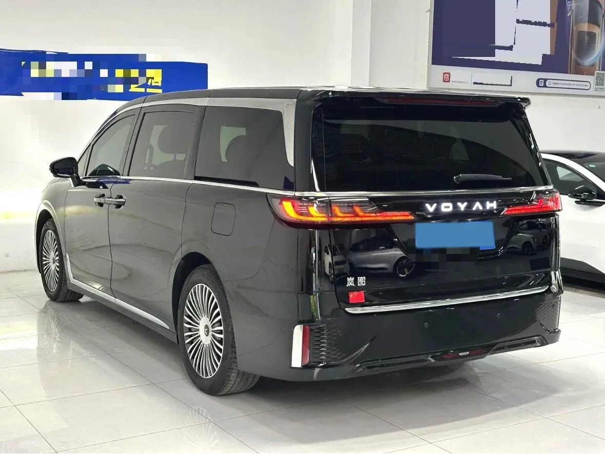 2025 Voyah Dream 1.5T 150HP L4 PHEV 41.7KWH,autocango,china used car exporter,china ev exporter,chinese used car exporter,chinese used ev exporter