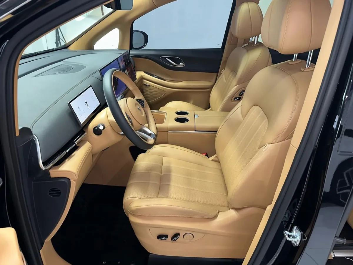 2025 Voyah Dream 1.5T 150HP L4 PHEV 41.7KWH,autocango,china used car exporter,china ev exporter,chinese used car exporter,chinese used ev exporter