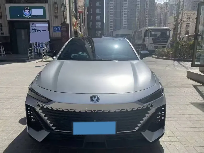 2022 ChangAn UNI-V 1.5T 188HP L4 7DCT,autocango,china used car exporter,china ev exporter,chinese used car exporter,chinese used ev exporter