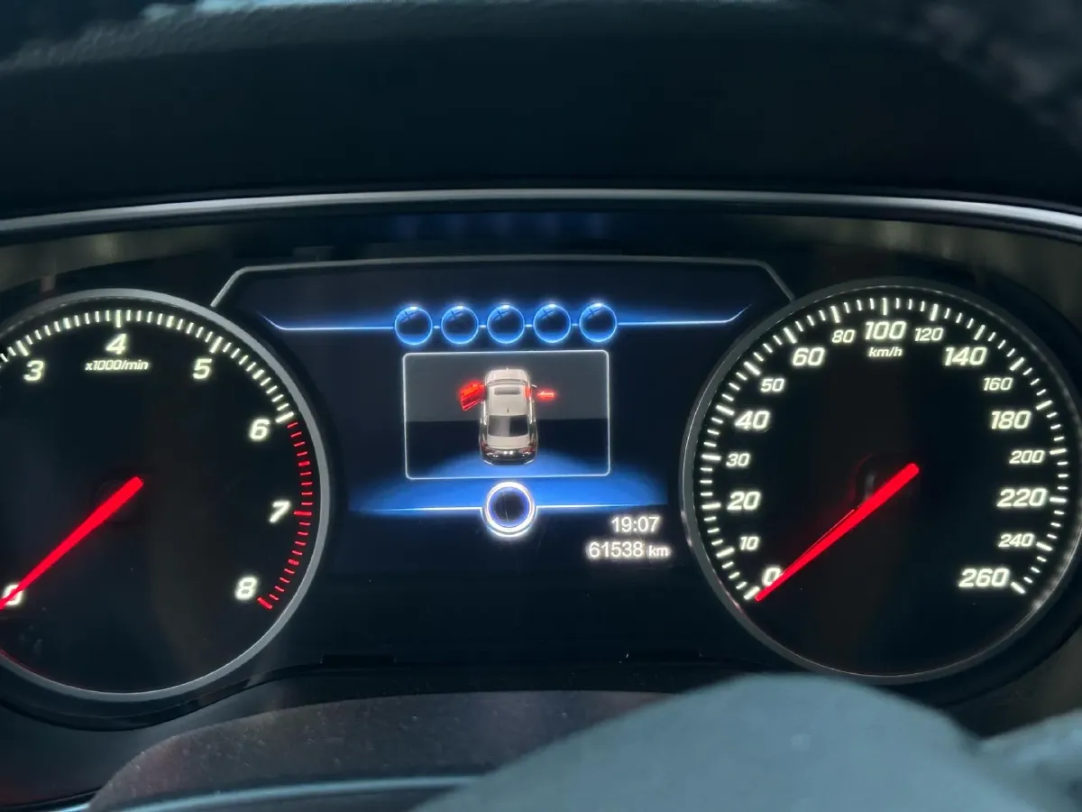 2022 HongQi H5 1.8T 197HP L4 6AT,autocango,china used car exporter,china ev exporter,chinese used car exporter,chinese used ev exporter