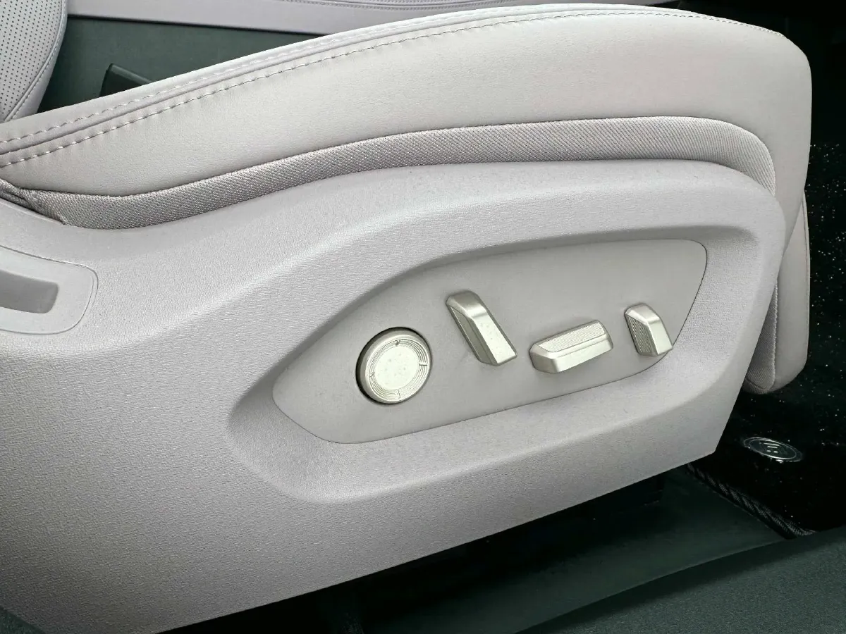 2024 ONVO L60 BEV 60KWH,autocango,china used car exporter,china ev exporter,chinese used car exporter,chinese used ev exporter