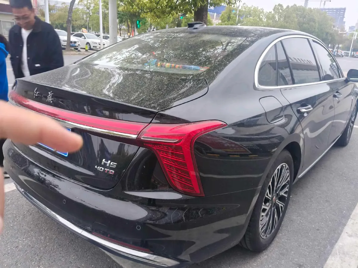 2024 HongQi H5 2.0T 224HP L4 8AT,autocango,china used car exporter,china ev exporter,chinese used car exporter,chinese used ev exporter