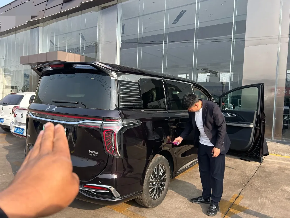 2023 HongQi HQ9 2.0T 252HP L4 8AT,autocango,china used car exporter,china ev exporter,chinese used car exporter,chinese used ev exporter