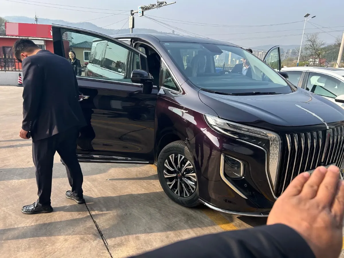 2023 HongQi HQ9 2.0T 252HP L4 8AT,autocango,china used car exporter,china ev exporter,chinese used car exporter,chinese used ev exporter