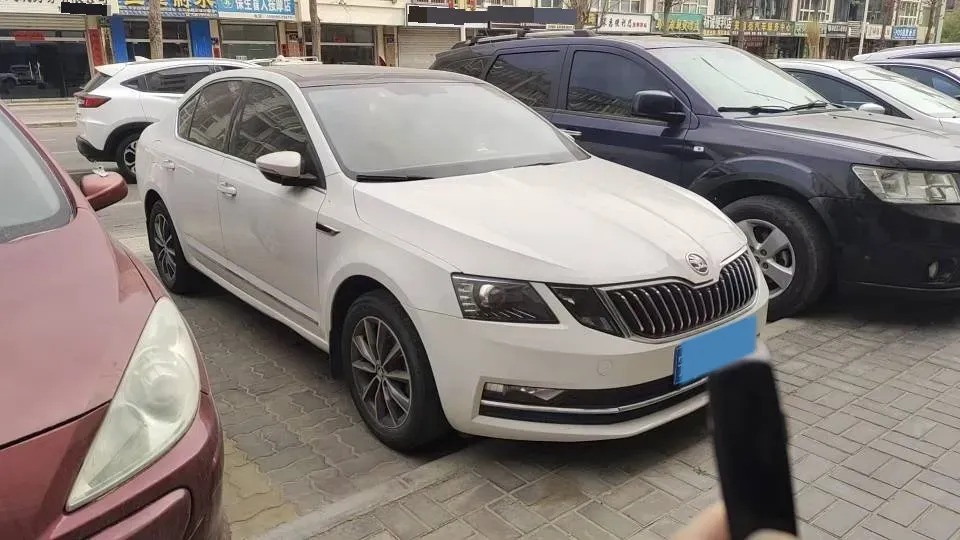 2019 Skoda Octavia 1.5L 116HP L4 6AT,autocango,china used car exporter,china ev exporter,chinese used car exporter,chinese used ev exporter
