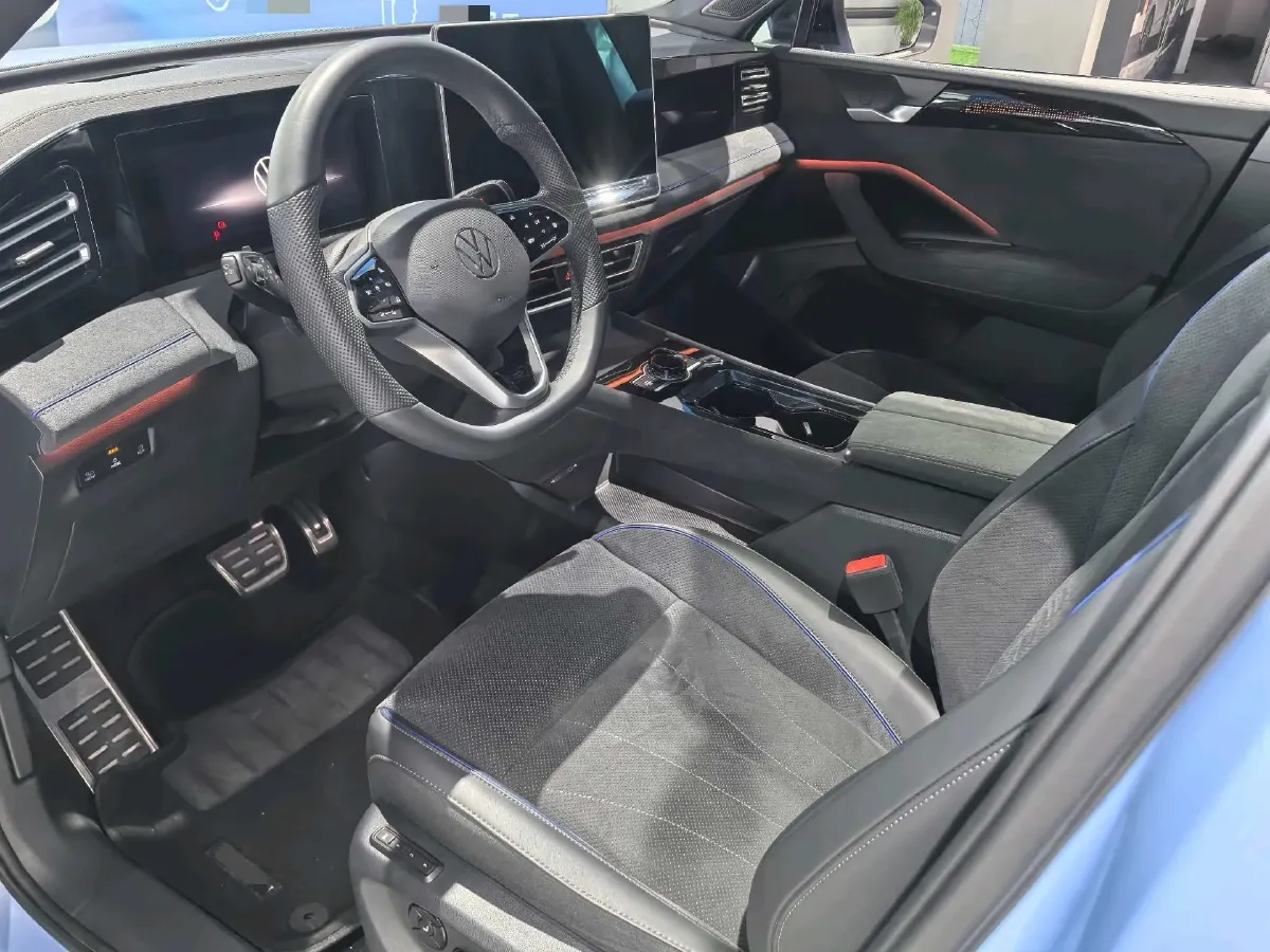 2025 Volkswagen Tiguan L 2.0T 220HP L4 7DCT,autocango,china used car exporter,china ev exporter,chinese used car exporter,chinese used ev exporter