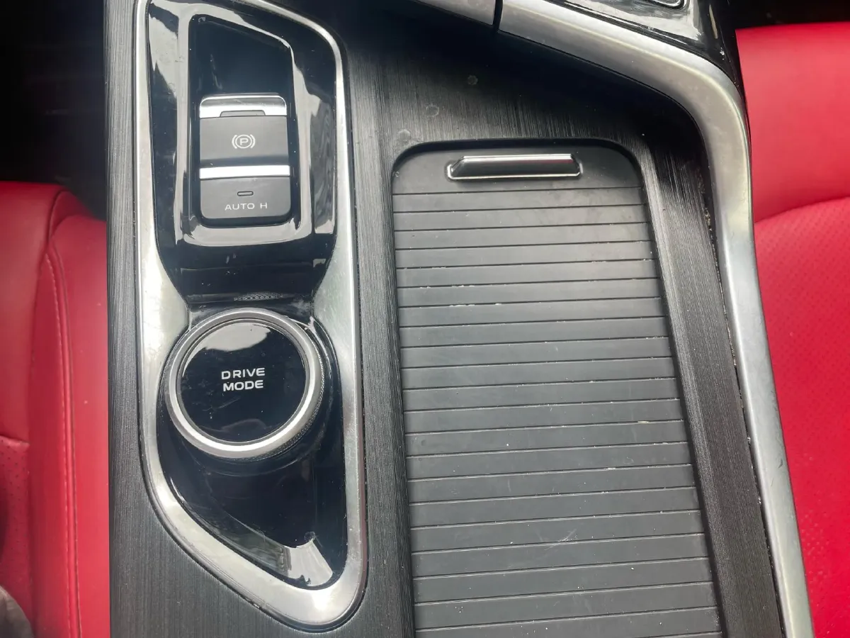 2020 ChangAn UNI-T 1.5T 180HP L4 7DCT,autocango,china used car exporter,china ev exporter,chinese used car exporter,chinese used ev exporter