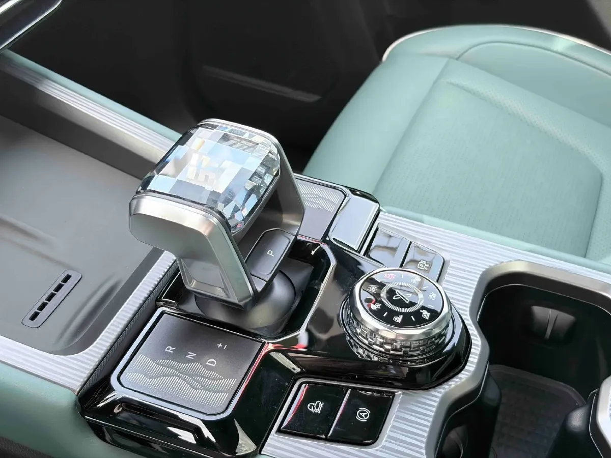 2025 Jetour Traveller 2.0T 254HP L4 7DCT,autocango,china used car exporter,china ev exporter,chinese used car exporter,chinese used ev exporter