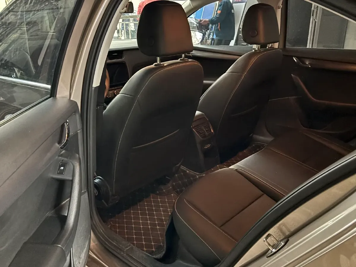 2022 Skoda Octavia 1.5L 113HP L4 6AT,autocango,china used car exporter,china ev exporter,chinese used car exporter,chinese used ev exporter