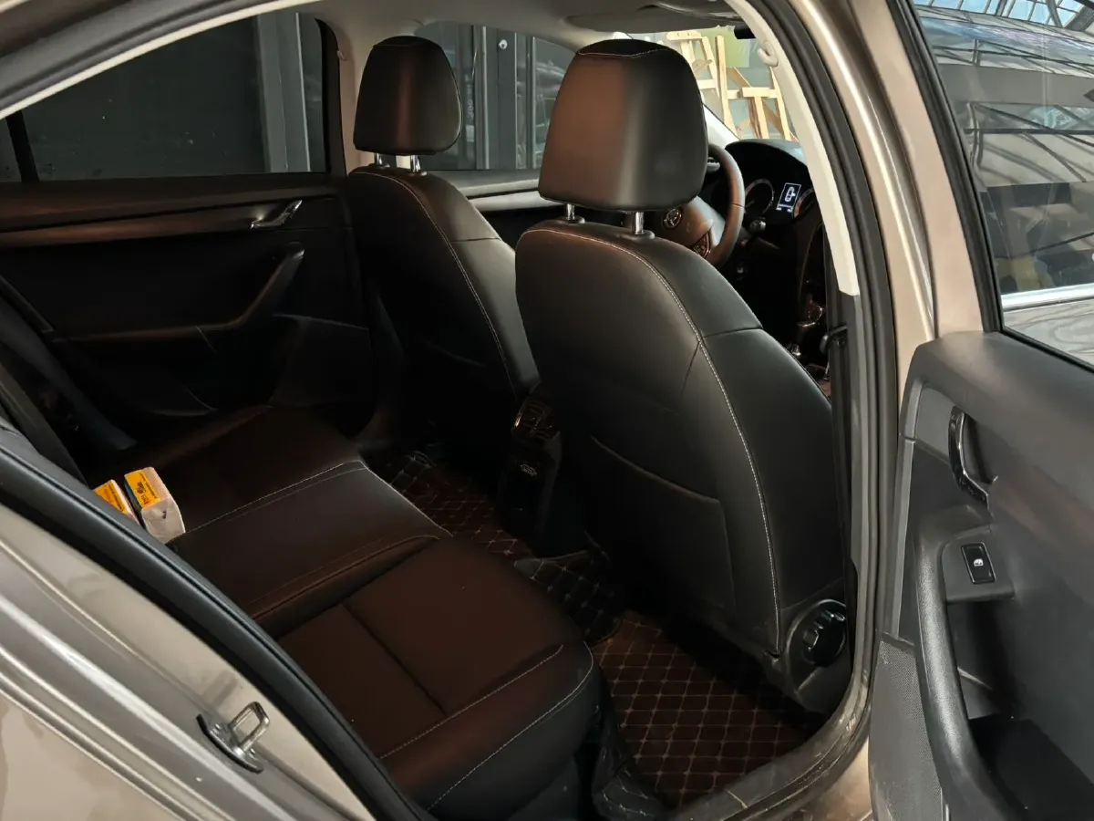 2022 Skoda Octavia 1.5L 113HP L4 6AT,autocango,china used car exporter,china ev exporter,chinese used car exporter,chinese used ev exporter