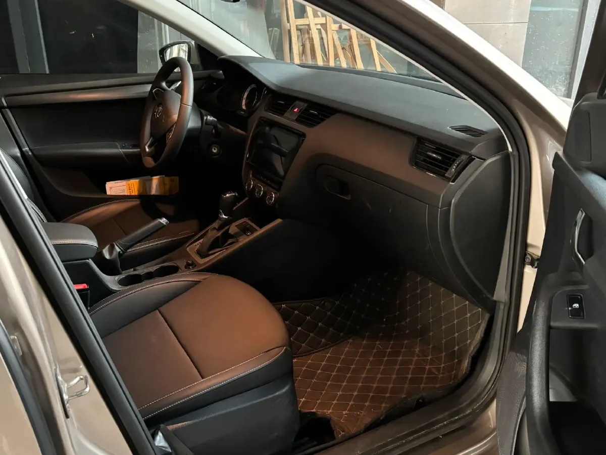 2022 Skoda Octavia 1.5L 113HP L4 6AT,autocango,china used car exporter,china ev exporter,chinese used car exporter,chinese used ev exporter