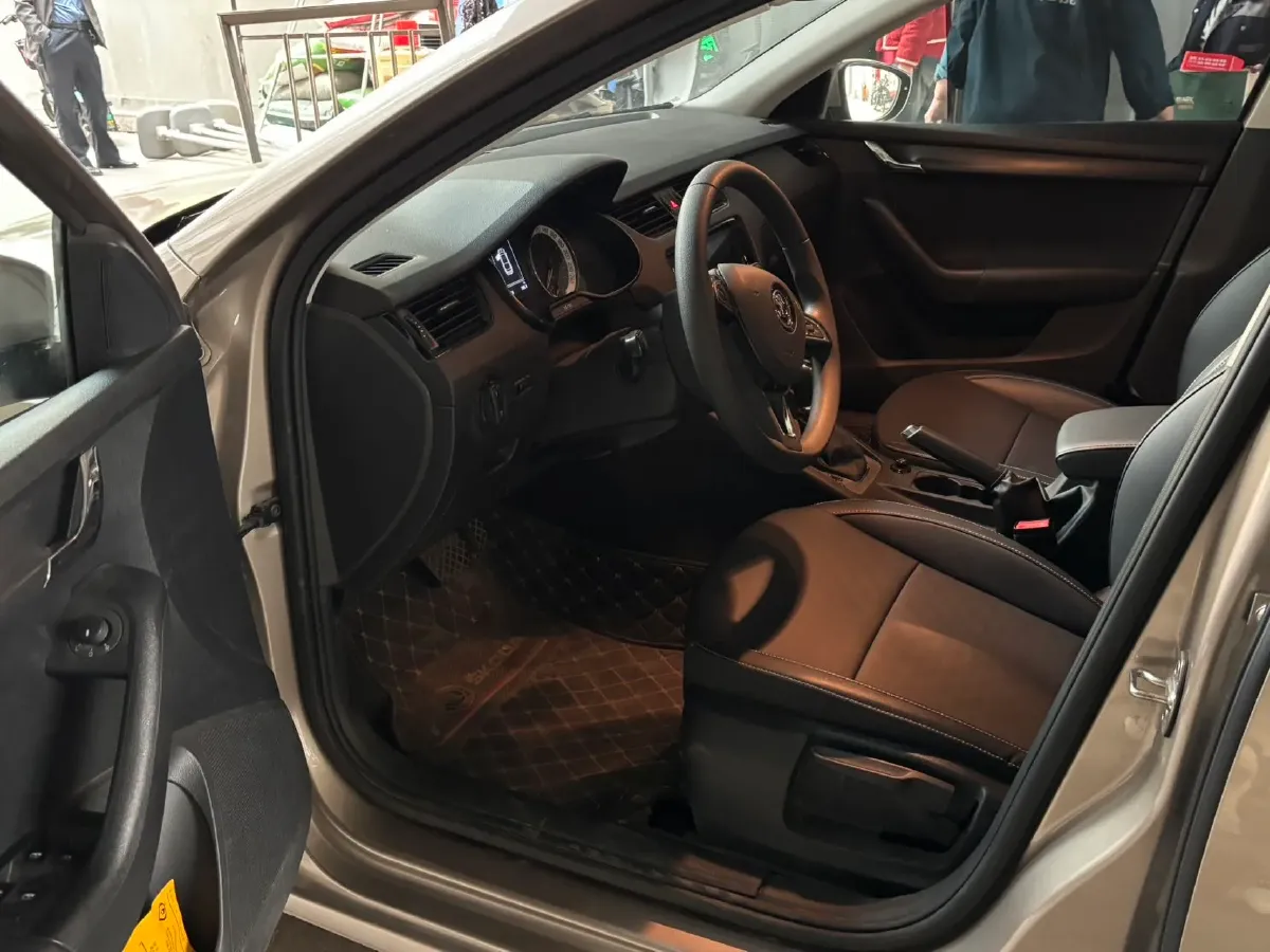 2022 Skoda Octavia 1.5L 113HP L4 6AT,autocango,china used car exporter,china ev exporter,chinese used car exporter,chinese used ev exporter