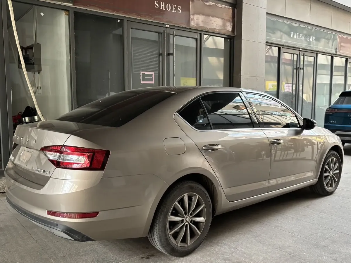 2022 Skoda Octavia 1.5L 113HP L4 6AT,autocango,china used car exporter,china ev exporter,chinese used car exporter,chinese used ev exporter