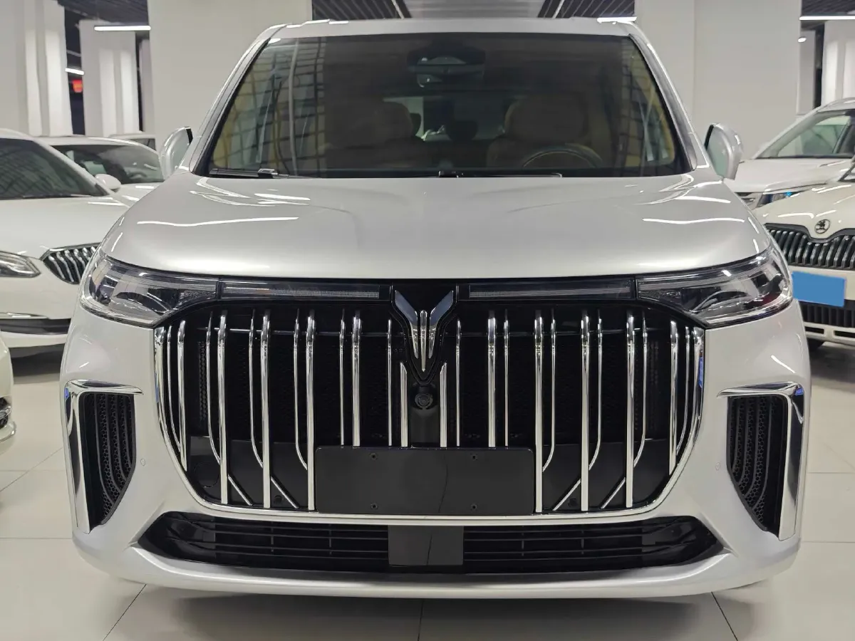 2022 Voyah Dream 1.5T 136HP L4 PHEV 25.57KWH,autocango,china used car exporter,china ev exporter,chinese used car exporter,chinese used ev exporter