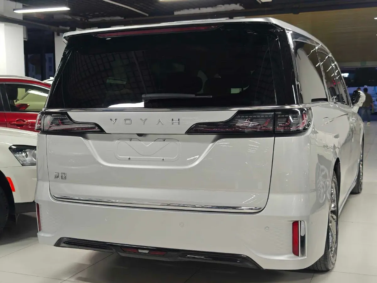 2022 Voyah Dream 1.5T 136HP L4 PHEV 25.57KWH,autocango,china used car exporter,china ev exporter,chinese used car exporter,chinese used ev exporter