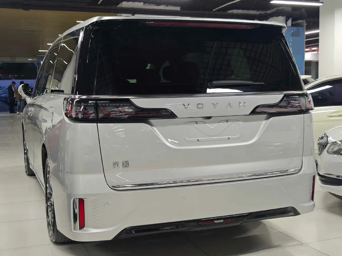 2022 Voyah Dream 1.5T 136HP L4 PHEV 25.57KWH,autocango,china used car exporter,china ev exporter,chinese used car exporter,chinese used ev exporter