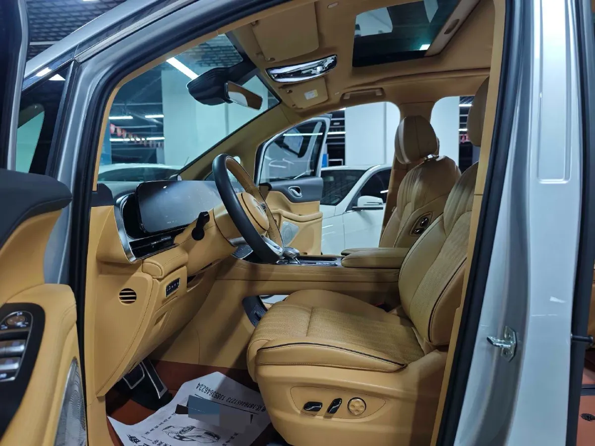 2022 Voyah Dream 1.5T 136HP L4 PHEV 25.57KWH,autocango,china used car exporter,china ev exporter,chinese used car exporter,chinese used ev exporter