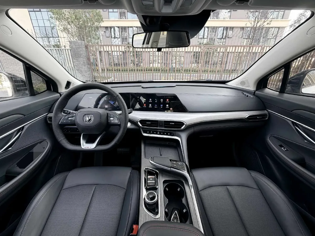 2021 ChangAn UNI-T 1.5T 180HP L4 7DCT,autocango,china used car exporter,china ev exporter,chinese used car exporter,chinese used ev exporter