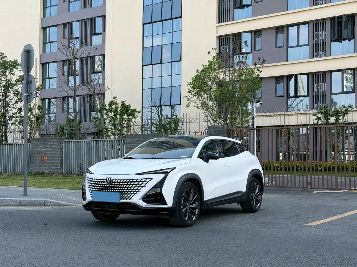 2021 ChangAn UNI-T 1.5T 180HP L4 7DCT,autocango,china used car exporter,china ev exporter,chinese used car exporter,chinese used ev exporter