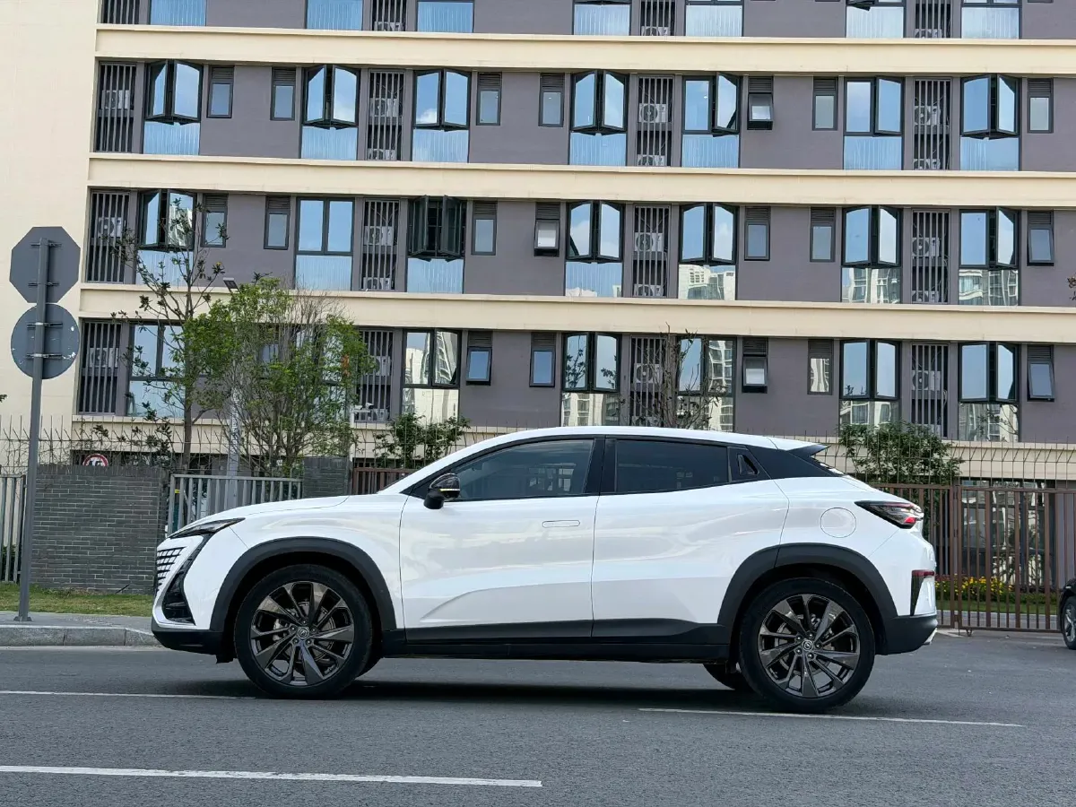 2021 ChangAn UNI-T 1.5T 180HP L4 7DCT,autocango,china used car exporter,china ev exporter,chinese used car exporter,chinese used ev exporter