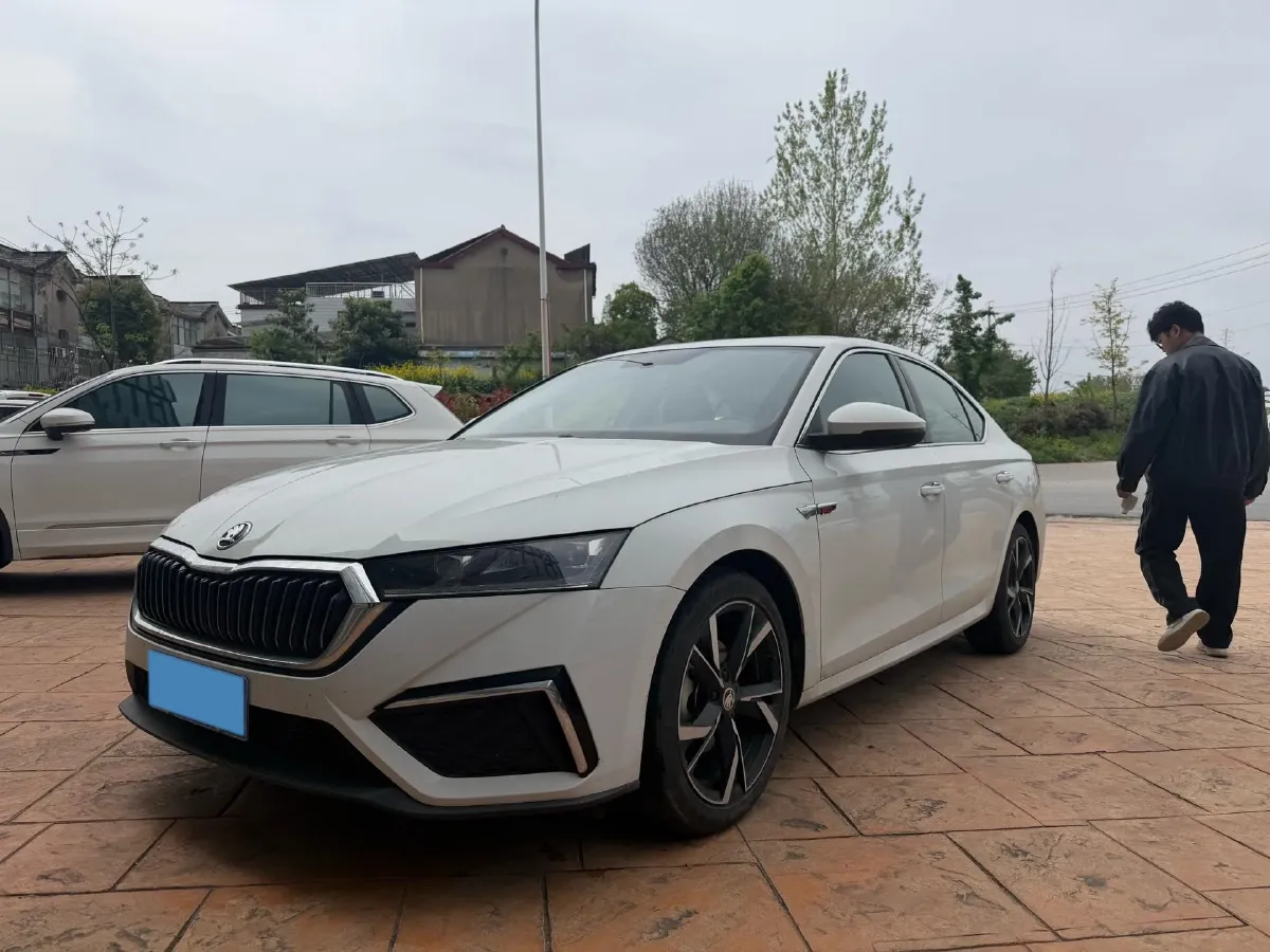 2023 Skoda Octavia 1.4T 150HP L4 7DCT,autocango,china used car exporter,china ev exporter,chinese used car exporter,chinese used ev exporter