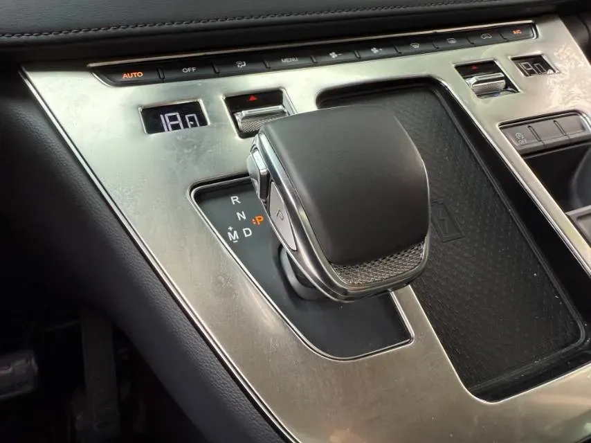 2024 HongQi HQ9 2.0T 163HP L4 1DHT PHEV 20.14KWH,autocango,china used car exporter,china ev exporter,chinese used car exporter,chinese used ev exporter