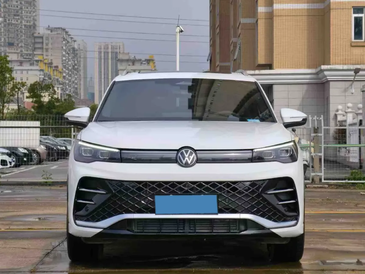 2024 Volkswagen Tiguan L 2.0T 186HP L4 7DCT,autocango,china used car exporter,china ev exporter,chinese used car exporter,chinese used ev exporter