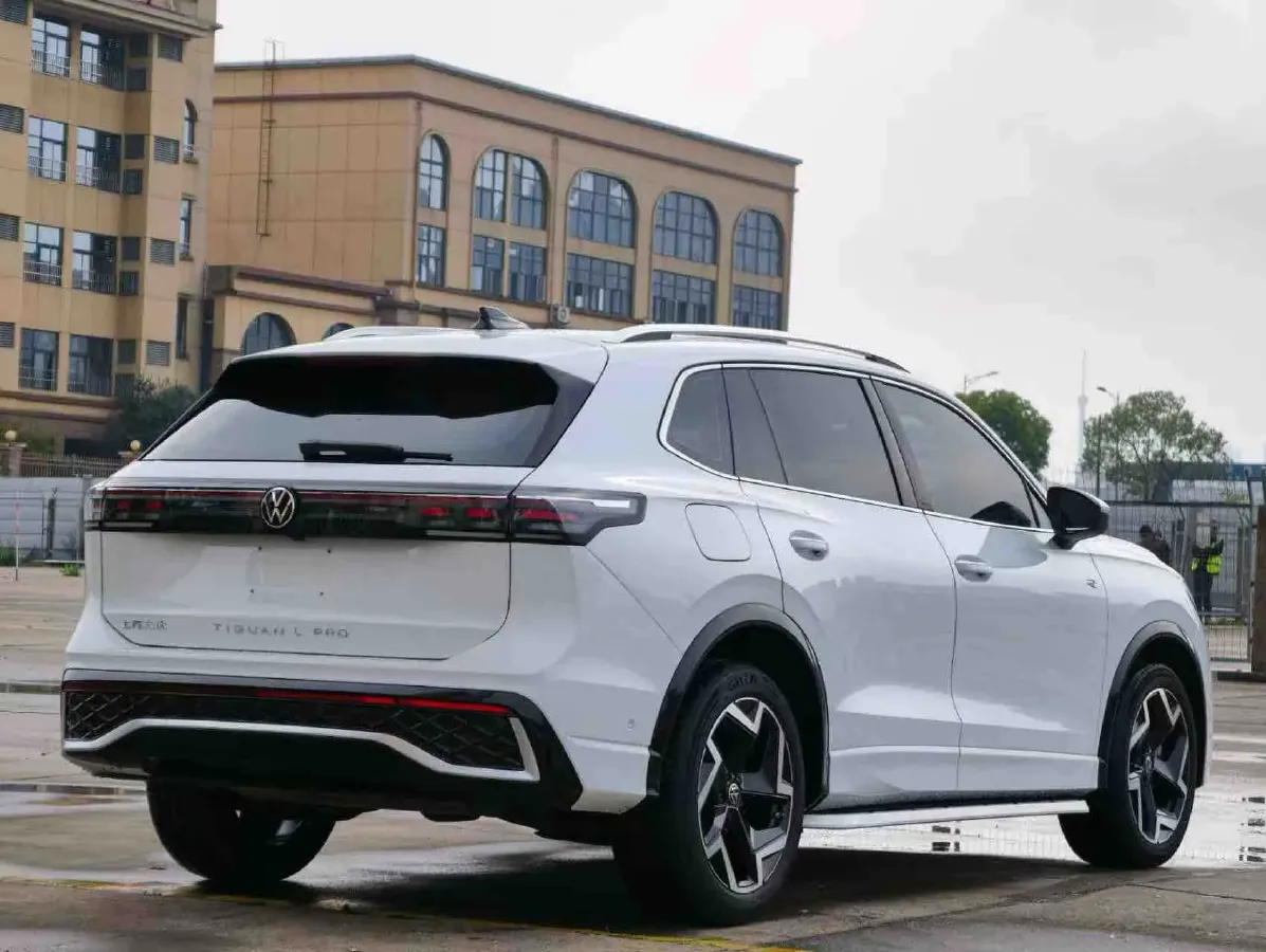 2024 Volkswagen Tiguan L 2.0T 186HP L4 7DCT,autocango,china used car exporter,china ev exporter,chinese used car exporter,chinese used ev exporter