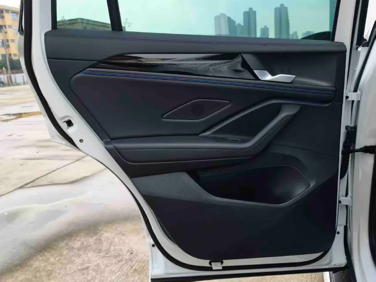 2024 Volkswagen Tiguan L 2.0T 186HP L4 7DCT,autocango,china used car exporter,china ev exporter,chinese used car exporter,chinese used ev exporter