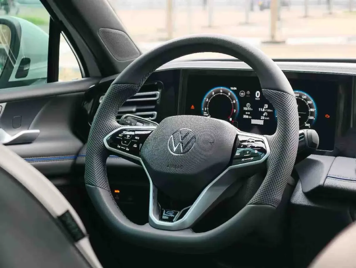 2024 Volkswagen Tiguan L 2.0T 186HP L4 7DCT,autocango,china used car exporter,china ev exporter,chinese used car exporter,chinese used ev exporter