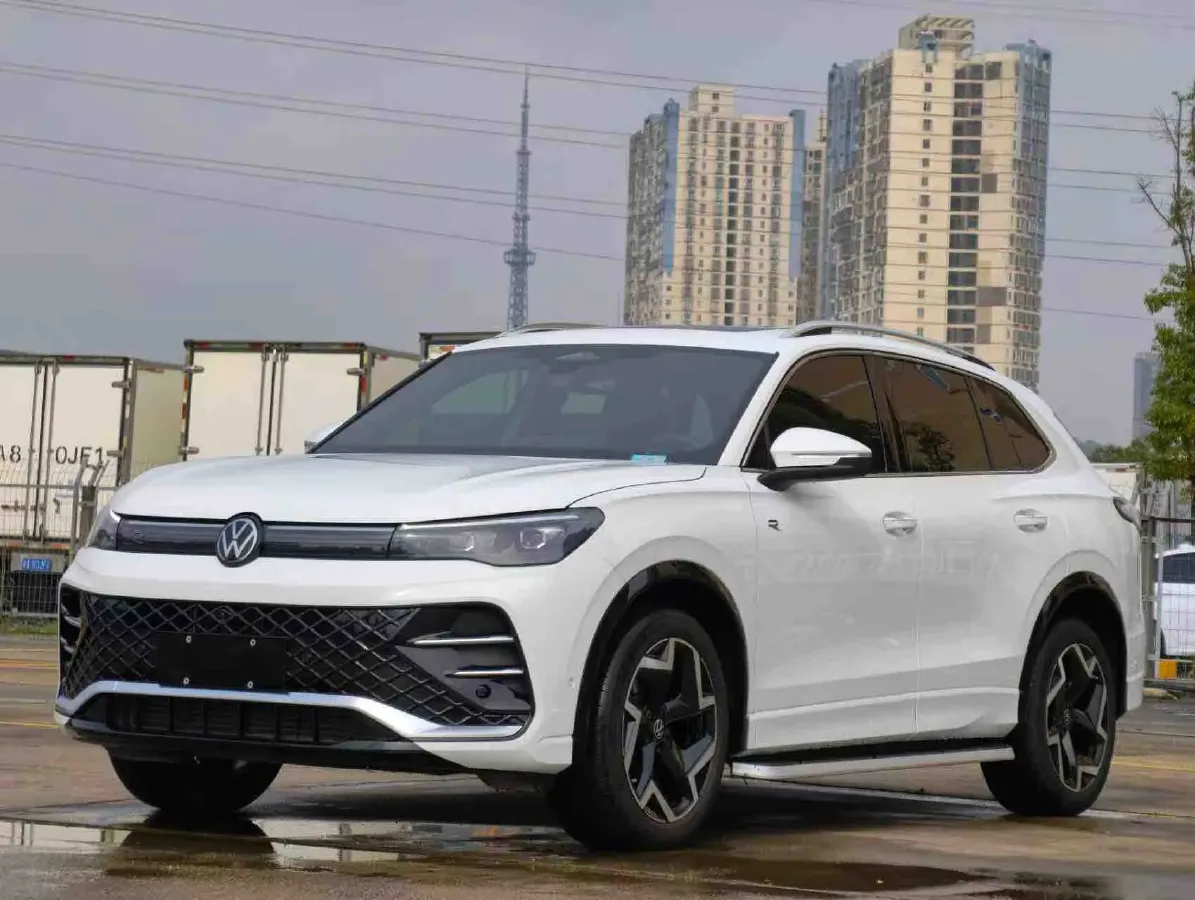 2024 Volkswagen Tiguan L 2.0T 186HP L4 7DCT,autocango,china used car exporter,china ev exporter,chinese used car exporter,chinese used ev exporter