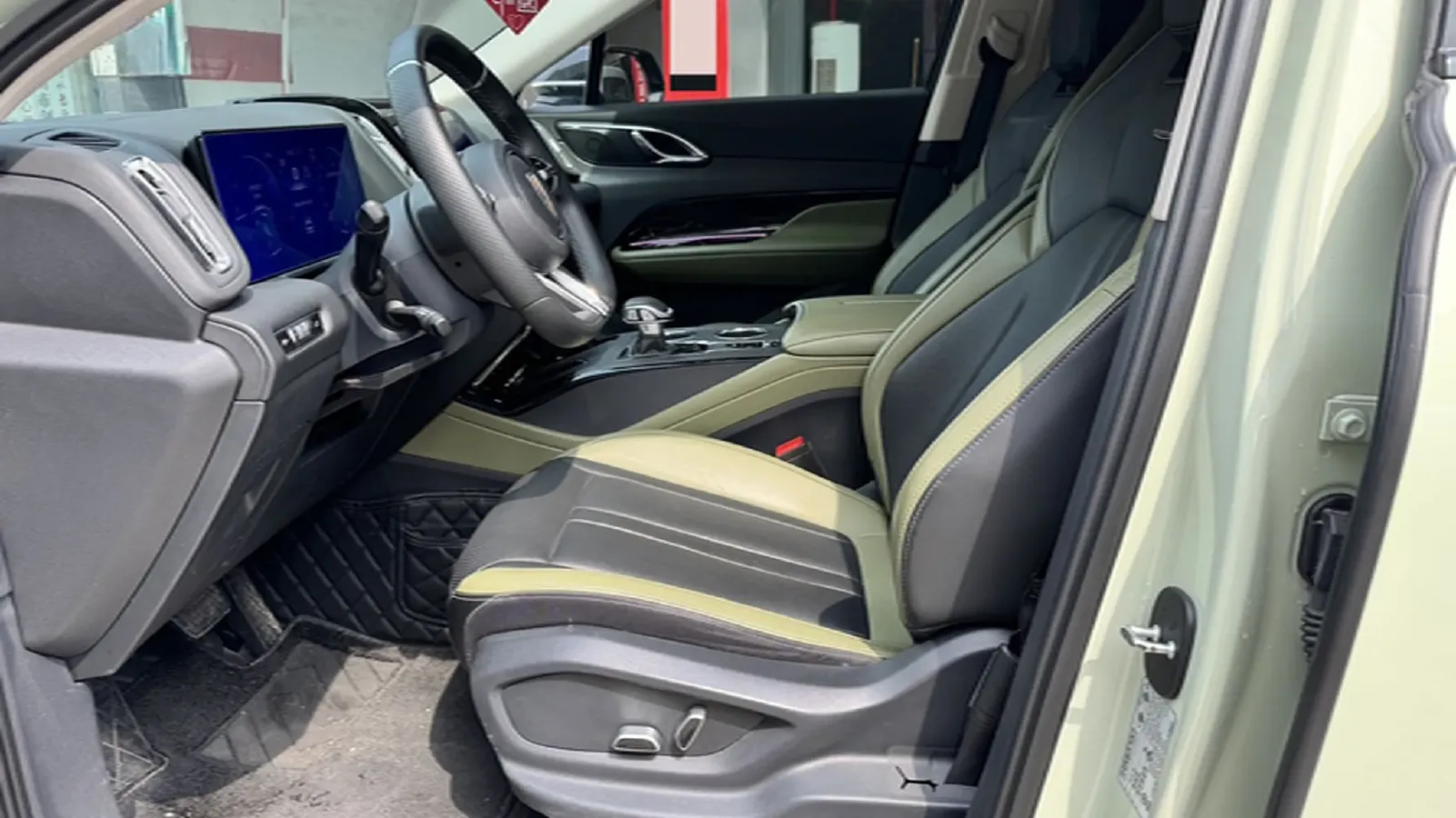 2023 HongQi HS3 1.5T 169HP L4 7DCT,autocango,china used car exporter,china ev exporter,chinese used car exporter,chinese used ev exporter