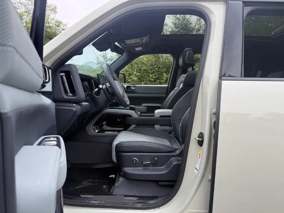 2025 FangChengBao Bao 5 1.5T 194HP L4 E-CVT PHEV 31.8KWH,autocango,china used car exporter,china ev exporter,chinese used car exporter,chinese used ev exporter