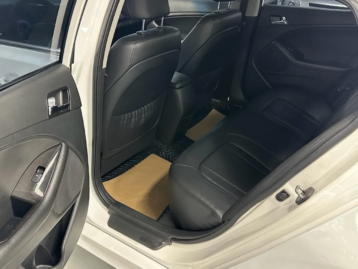 2012 Kia K5 2.0L 162HP L4 6AT,autocango,china used car exporter,china ev exporter,chinese used car exporter,chinese used ev exporter