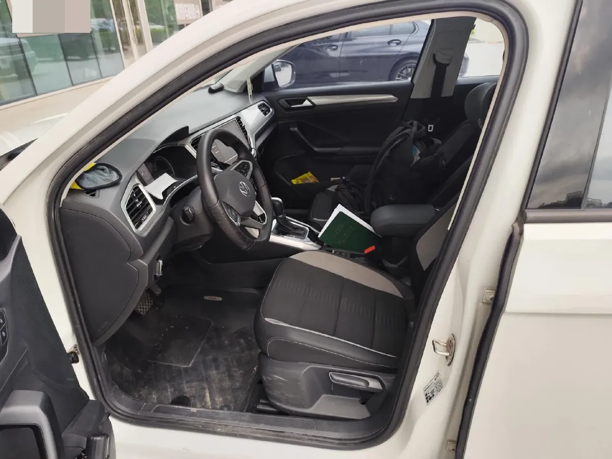 2022 Volkswagen T-Roc 1.4T 150HP L4 7DCT,autocango,china used car exporter,china ev exporter,chinese used car exporter,chinese used ev exporter