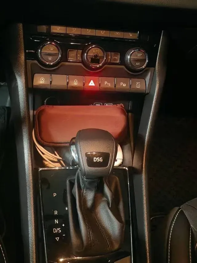 2020 Skoda Karoq 1.4T 150HP L4 7DCT,autocango,china used car exporter,china ev exporter,chinese used car exporter,chinese used ev exporter