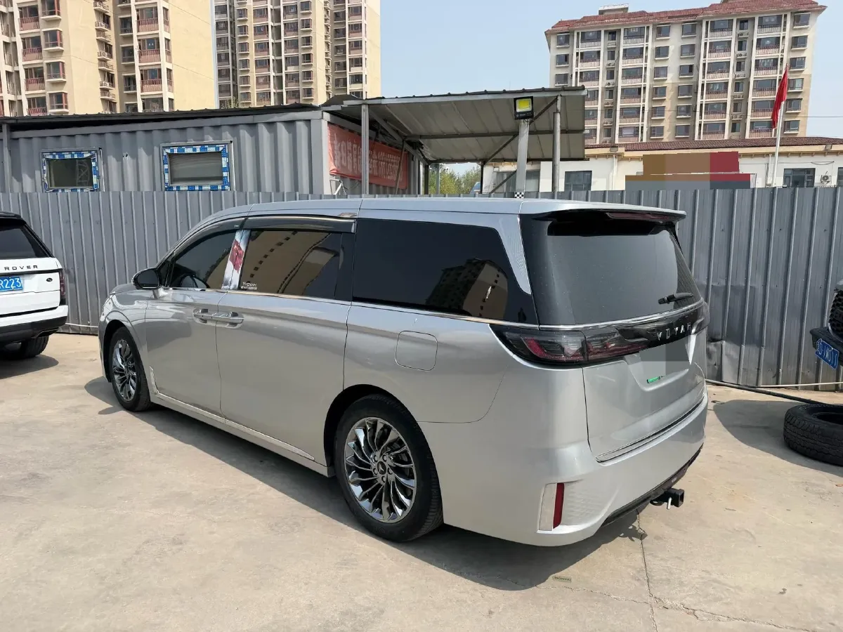 2024 Voyah Dream 1.5T 150HP L4 PHEV 43KWH,autocango,china used car exporter,china ev exporter,chinese used car exporter,chinese used ev exporter