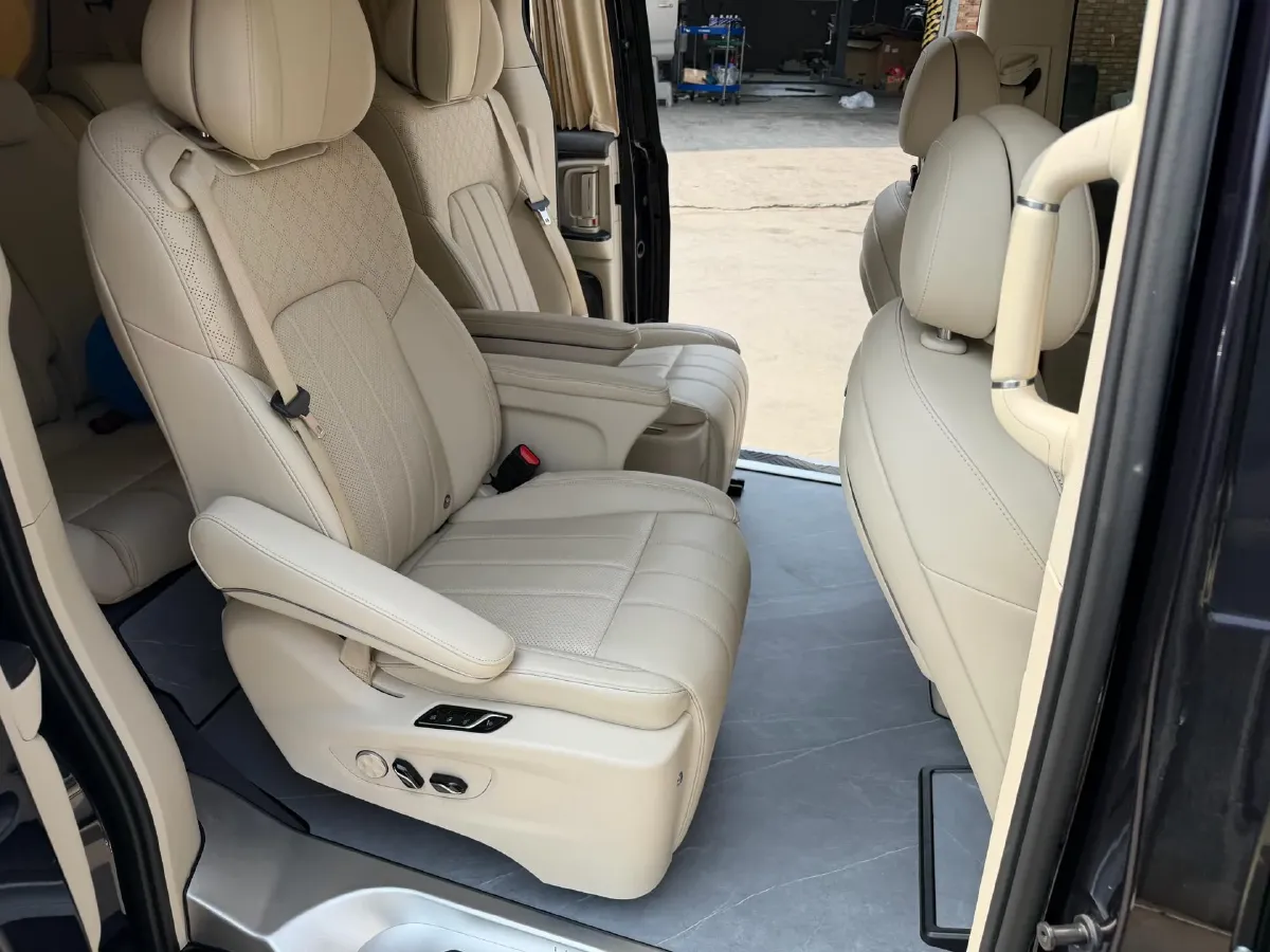 2024 Voyah Dream 1.5T 150HP L4 PHEV 43KWH,autocango,china used car exporter,china ev exporter,chinese used car exporter,chinese used ev exporter