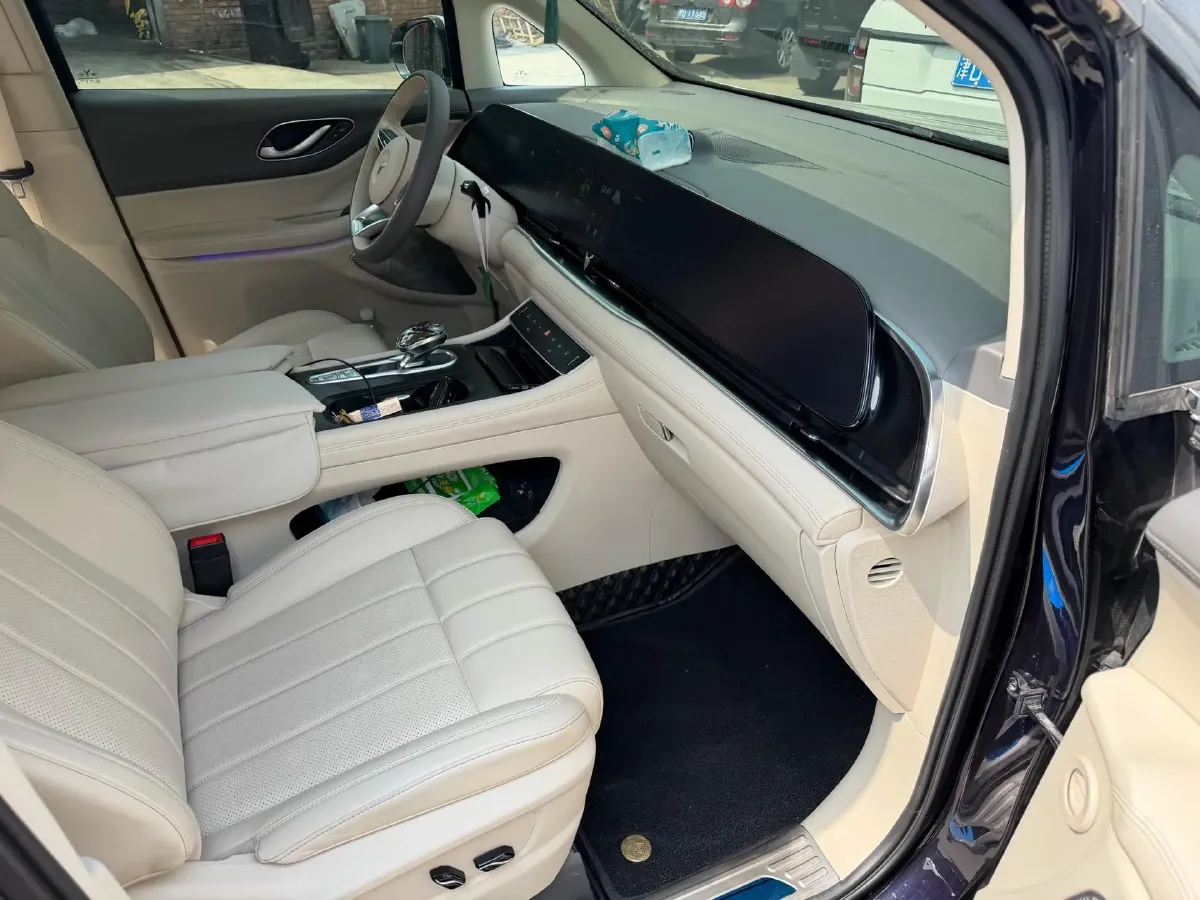 2024 Voyah Dream 1.5T 150HP L4 PHEV 43KWH,autocango,china used car exporter,china ev exporter,chinese used car exporter,chinese used ev exporter