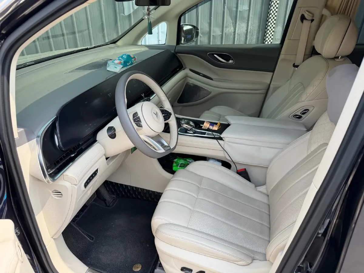 2024 Voyah Dream 1.5T 150HP L4 PHEV 43KWH,autocango,china used car exporter,china ev exporter,chinese used car exporter,chinese used ev exporter