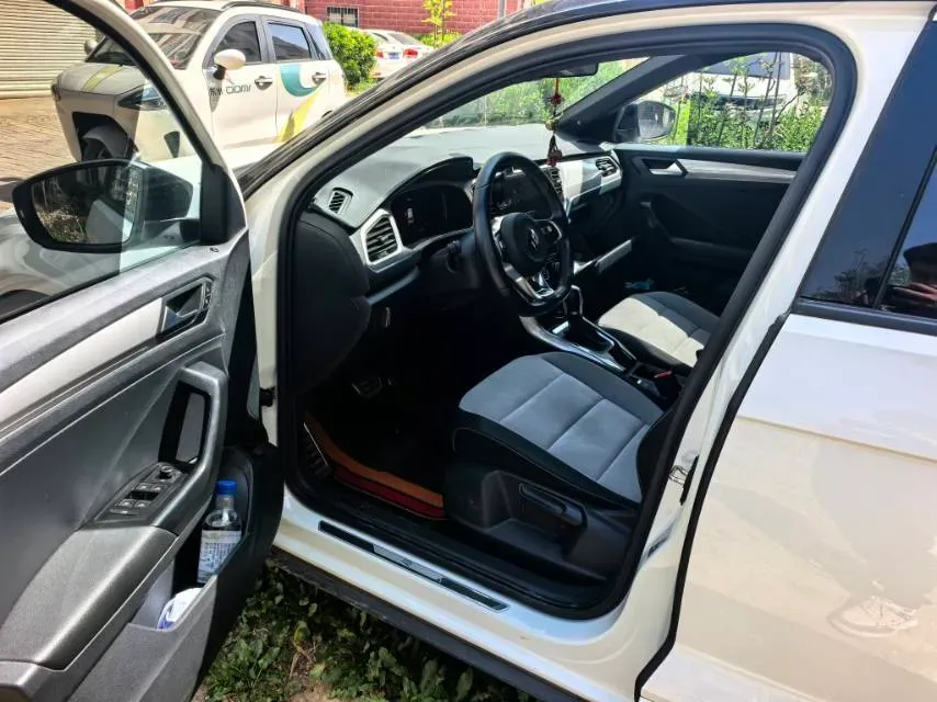 2021 Volkswagen T-Roc 1.4T 150HP L4 7DCT,autocango,china used car exporter,china ev exporter,chinese used car exporter,chinese used ev exporter