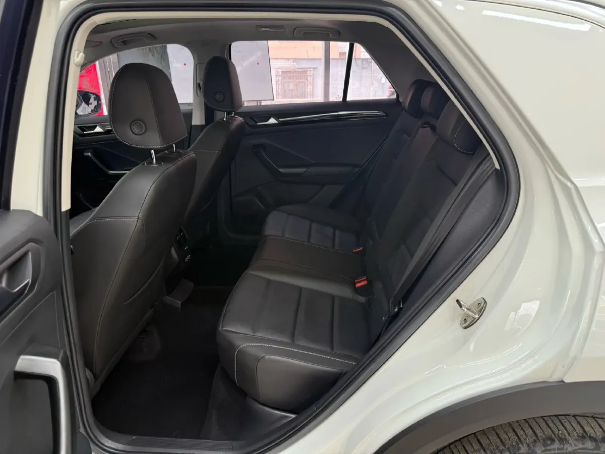 2022 Volkswagen T-Roc 1.4T 150HP L4 7DCT,autocango,china used car exporter,china ev exporter,chinese used car exporter,chinese used ev exporter